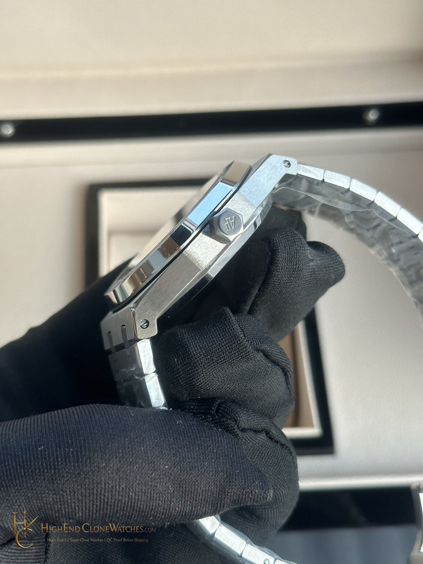 Audemars Piguet Royal Oak 15400 Black Dial super clone watch clasp detail
