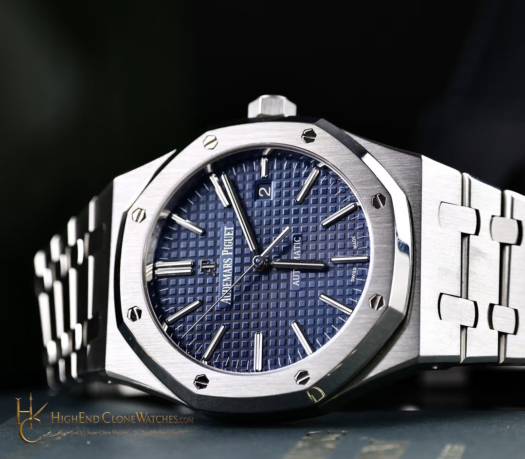 Audemars Piguet Royal Oak 15400 Blue Dial super clone watch bezel detail