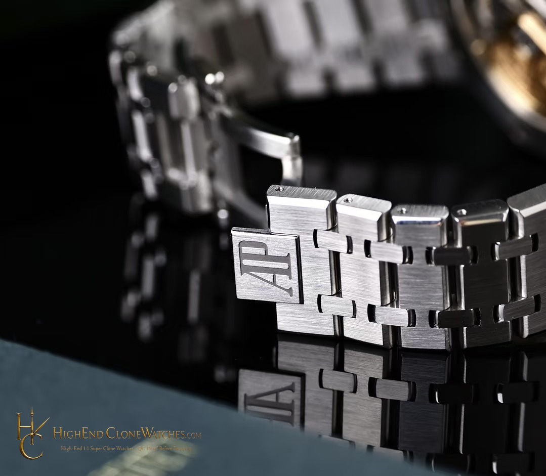 Audemars Piguet Royal Oak 15400 Blue Dial super clone watch clasp detail