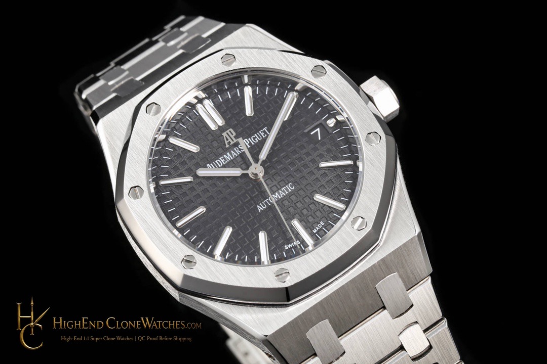 Audemars Piguet Royal Oak 15400 Grey Dial super clone watch bezel detail