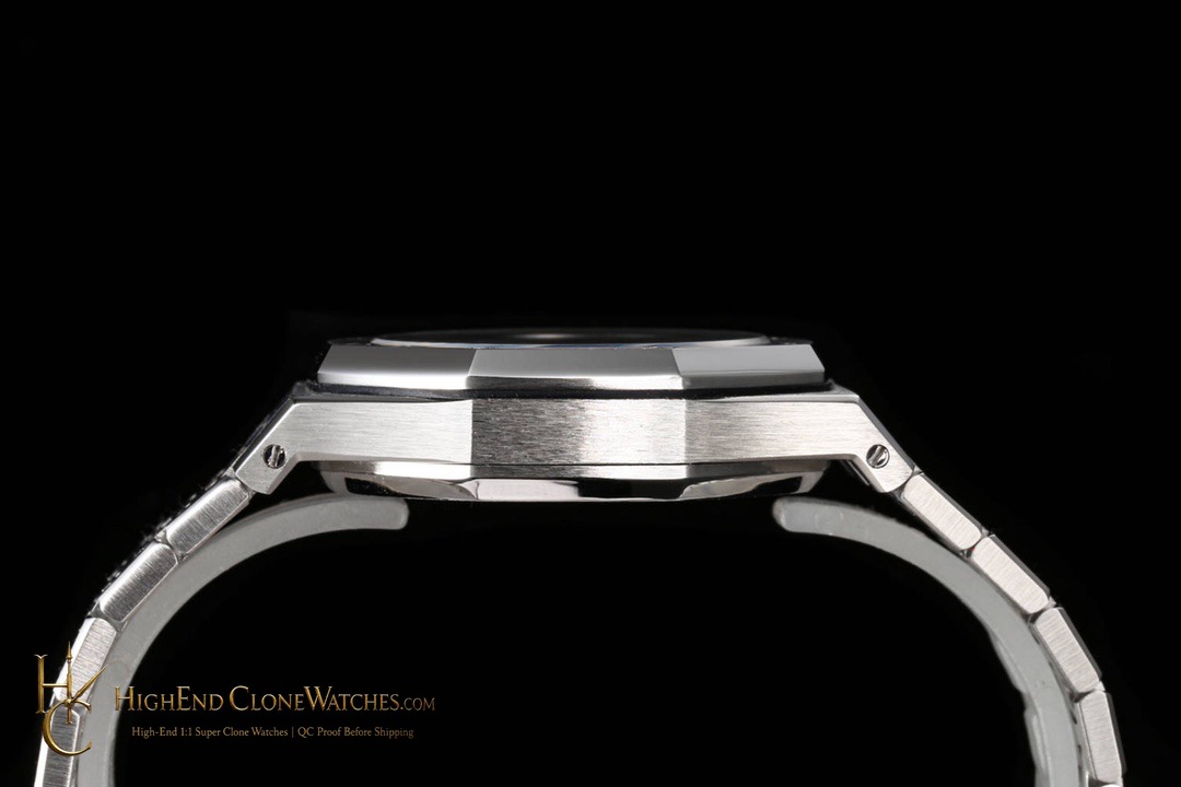 Audemars Piguet Royal Oak 15400 Grey Dial super clone watch caseback detail