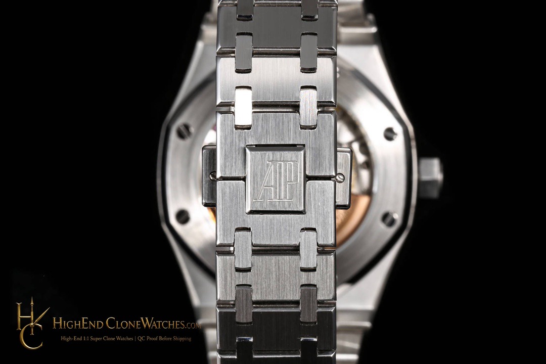 Audemars Piguet Royal Oak 15400 Grey Dial super clone watch wrist shot