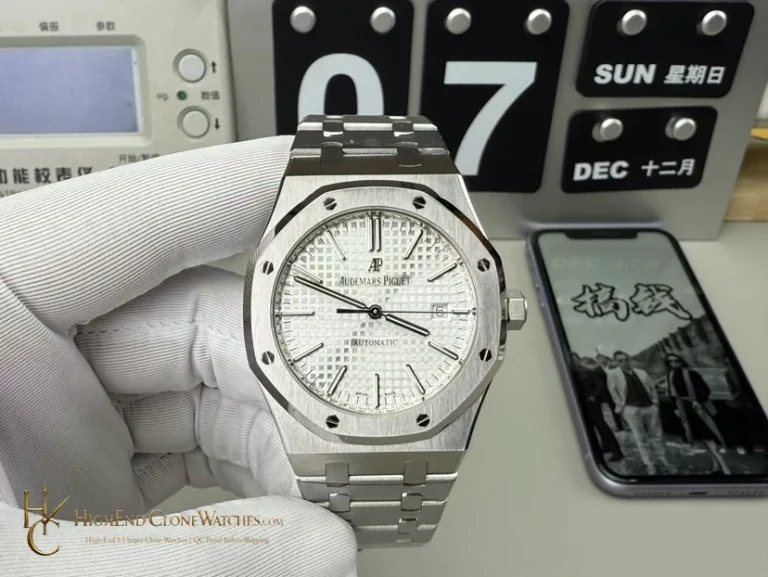 Audemars Piguet Royal Oak 15400 White Dial super clone watch front view