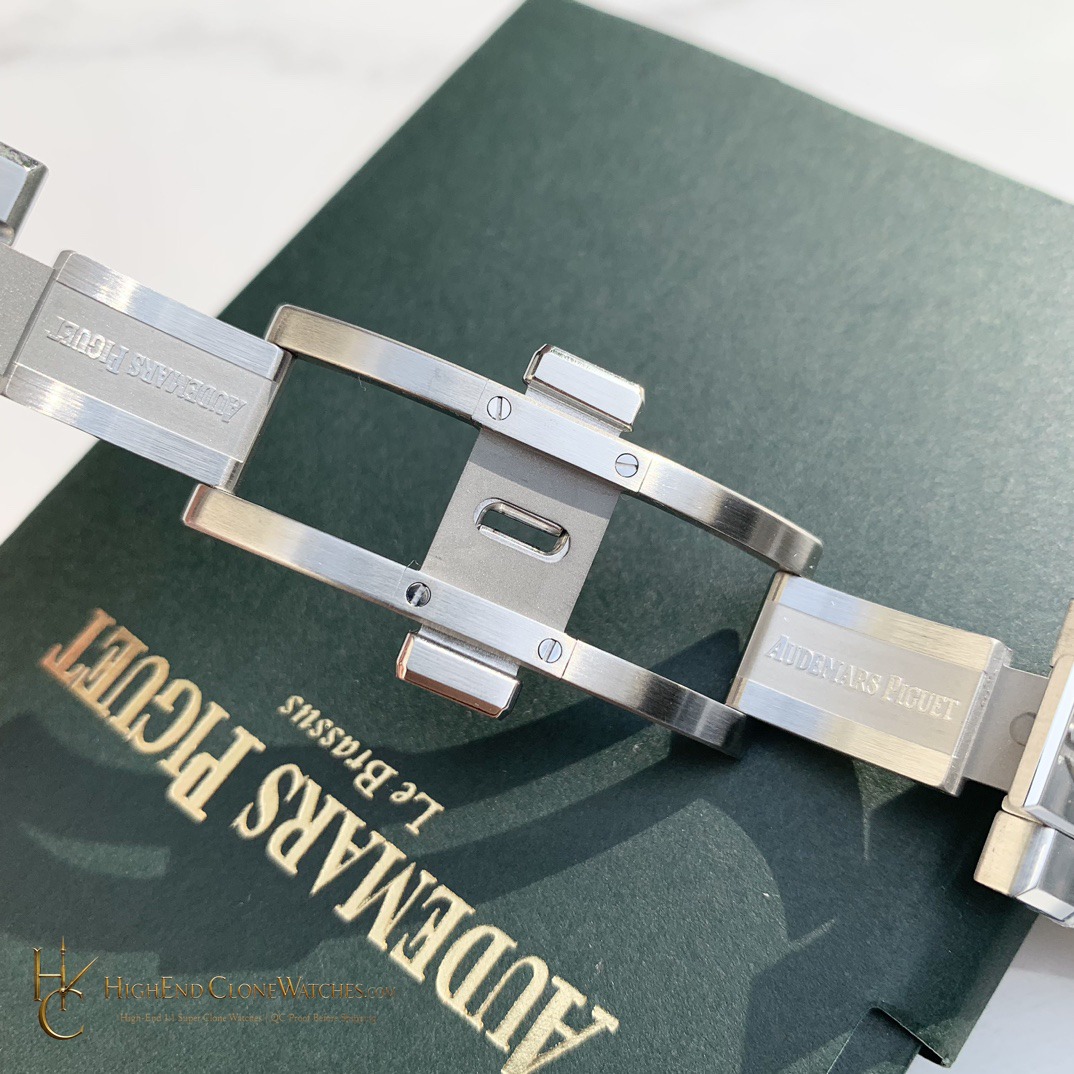 Audemars Piguet Royal Oak 15450 Blue Dial 37mm super clone watch clasp detail