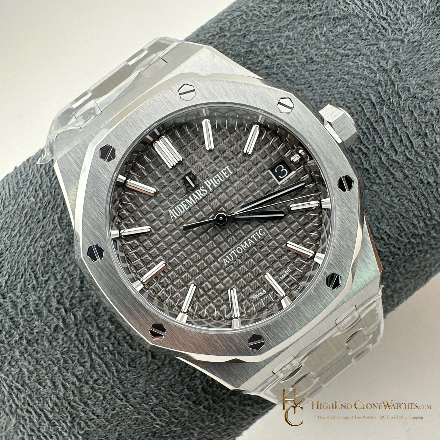 Audemars Piguet Royal Oak 15450 Grey Dial 37mm super clone watch dial detail