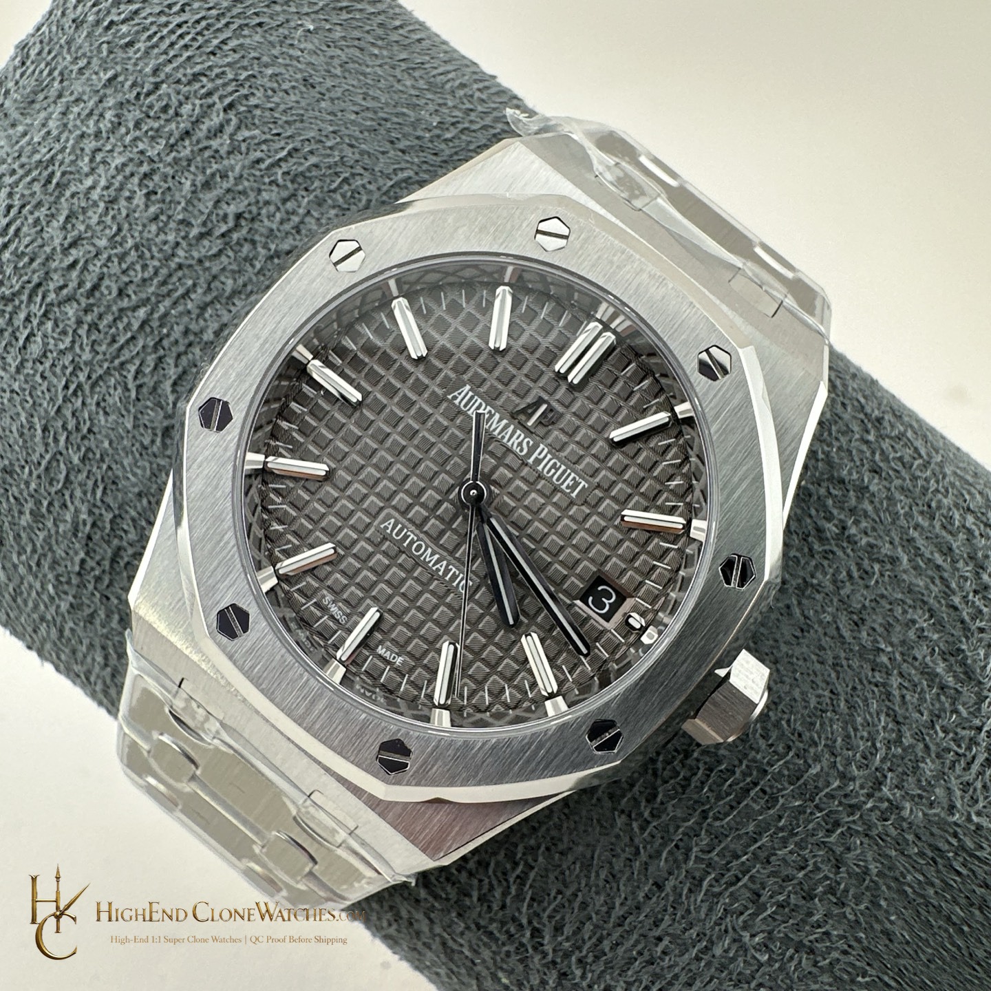 Audemars Piguet Royal Oak 15450 Grey Dial 37mm super clone watch bezel detail