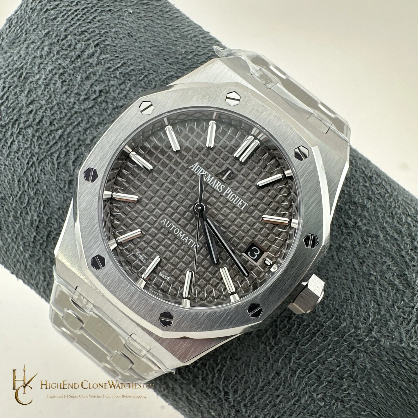 Audemars Piguet Royal Oak 15450 Grey Dial 37mm super clone watch bezel detail