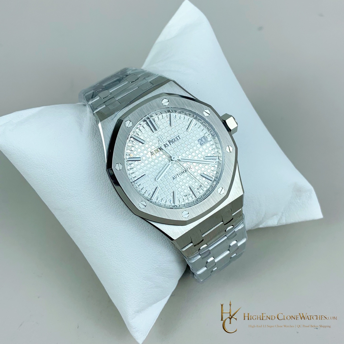 Audemars Piguet Royal Oak 15450 White Dial 37mm super clone watch dial detail
