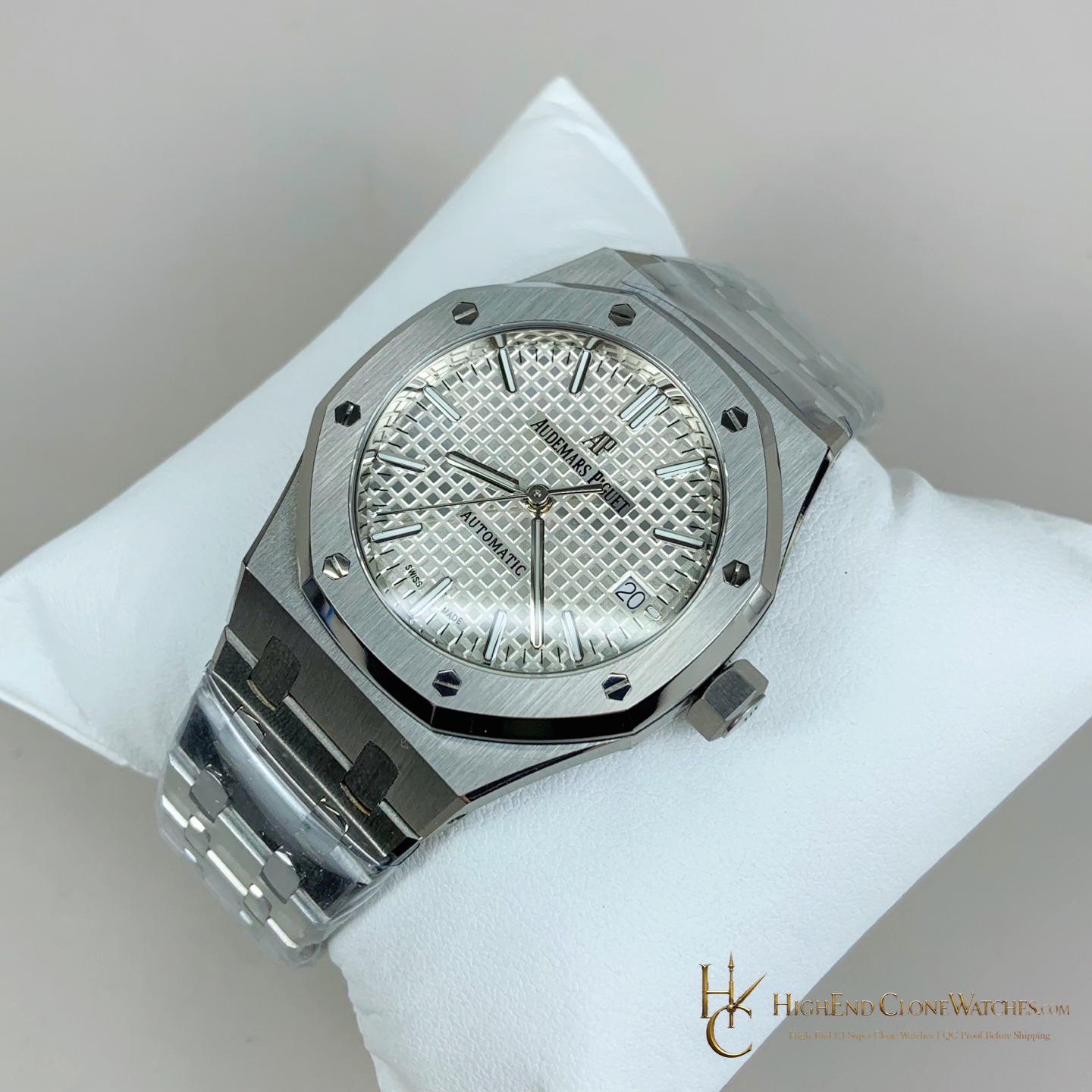 Audemars Piguet Royal Oak 15450 White Dial 37mm super clone watch bezel detail