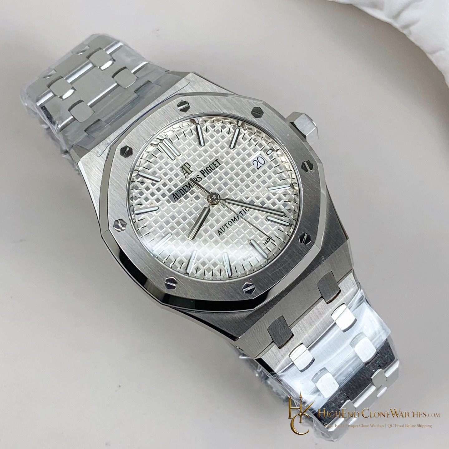 Audemars Piguet Royal Oak 15450 White Dial 37mm super clone watch side case profile