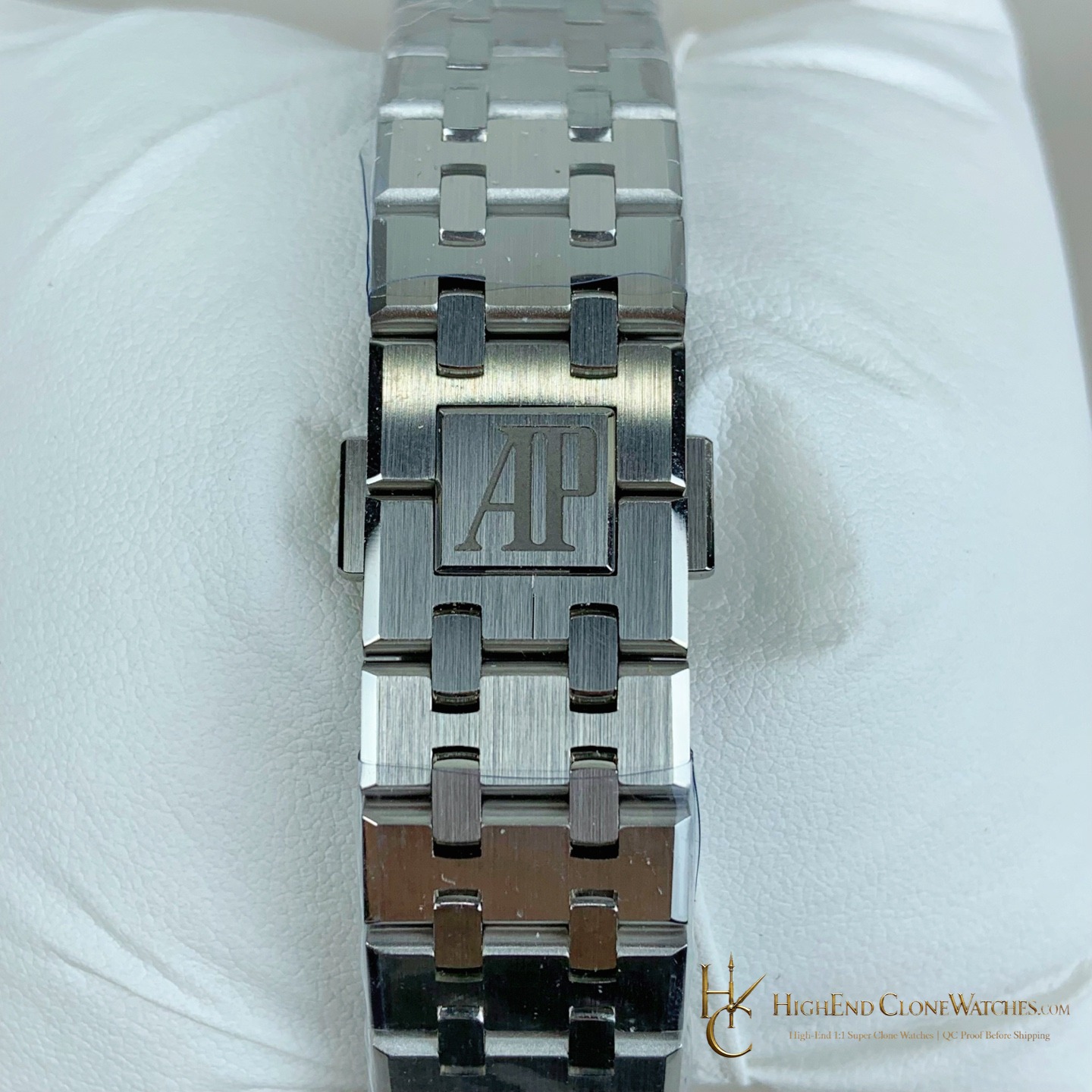Audemars Piguet Royal Oak 15450 White Dial 37mm super clone watch wrist shot
