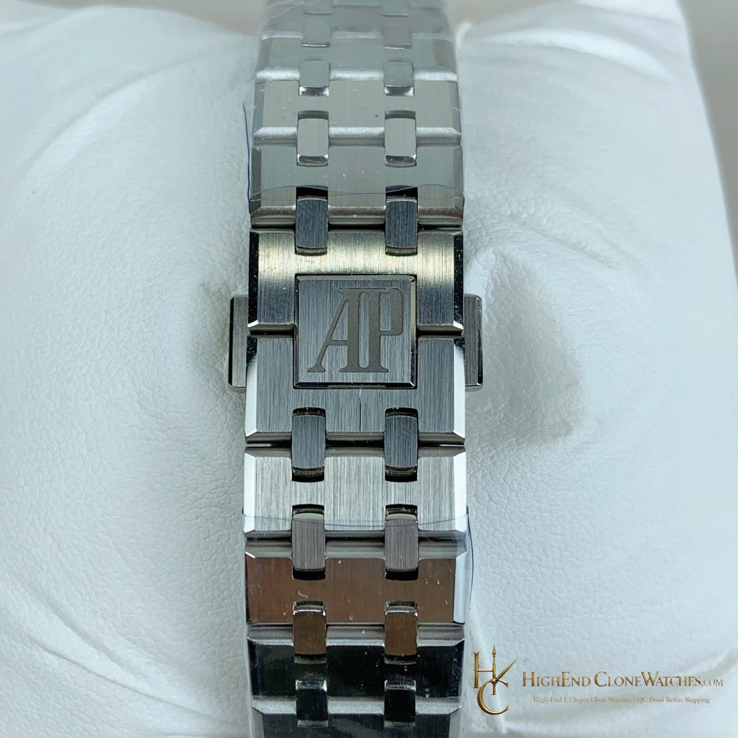 Audemars Piguet Royal Oak 15450 White Dial 37mm super clone watch wrist shot