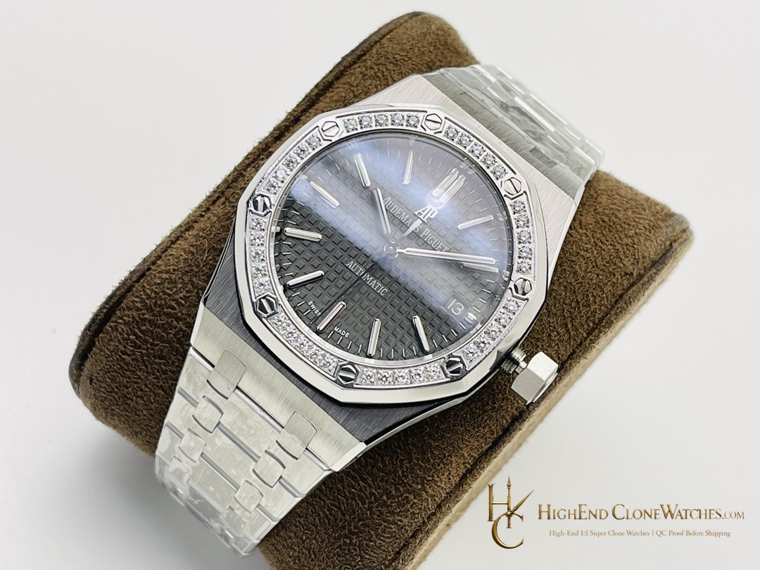 Audemars Piguet Royal Oak 15451ST Black Dial 37mm super clone watch bezel detail