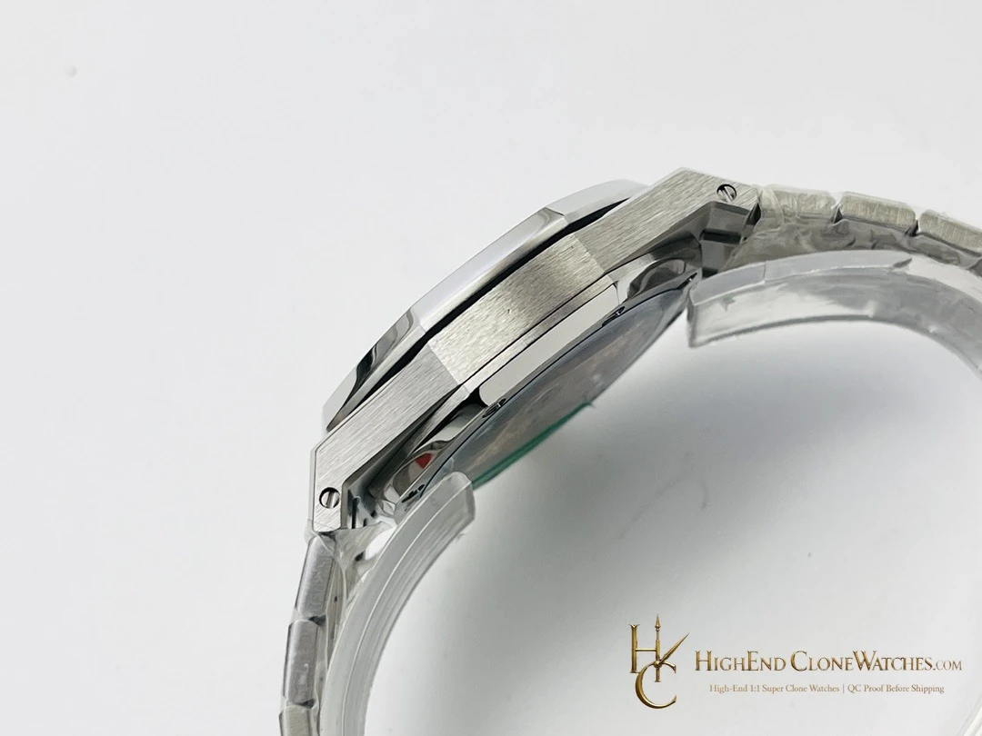 Audemars Piguet Royal Oak 15451ST Blue Dial 37mm super clone watch clasp detail