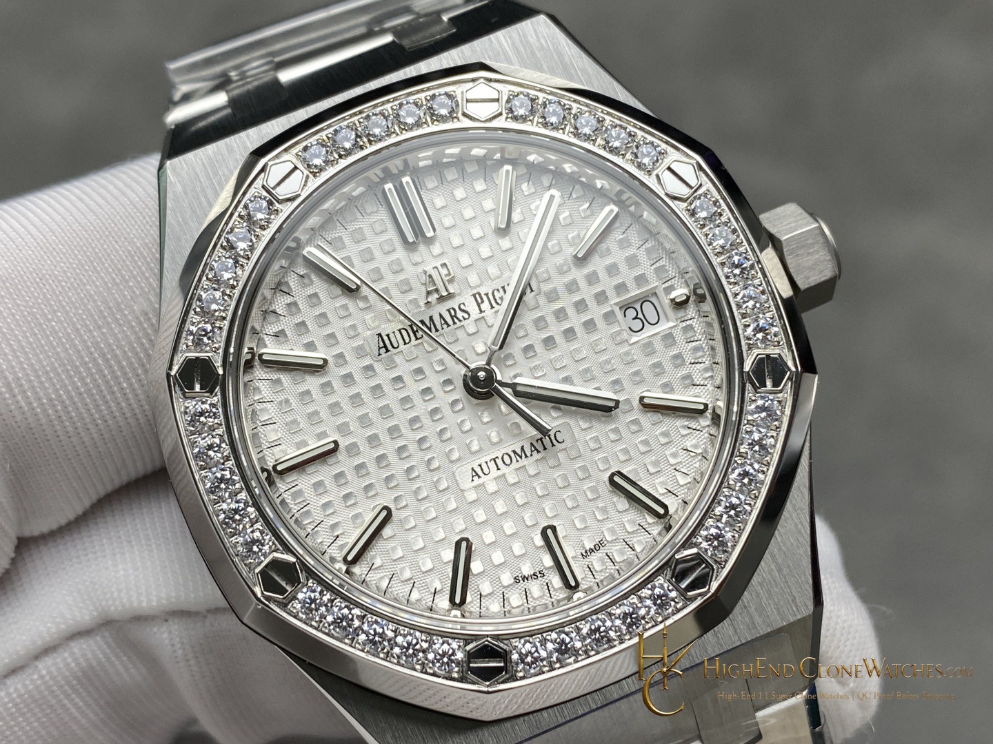 Audemars Piguet Royal Oak 15453 White Dial 37mm super clone watch dial detail