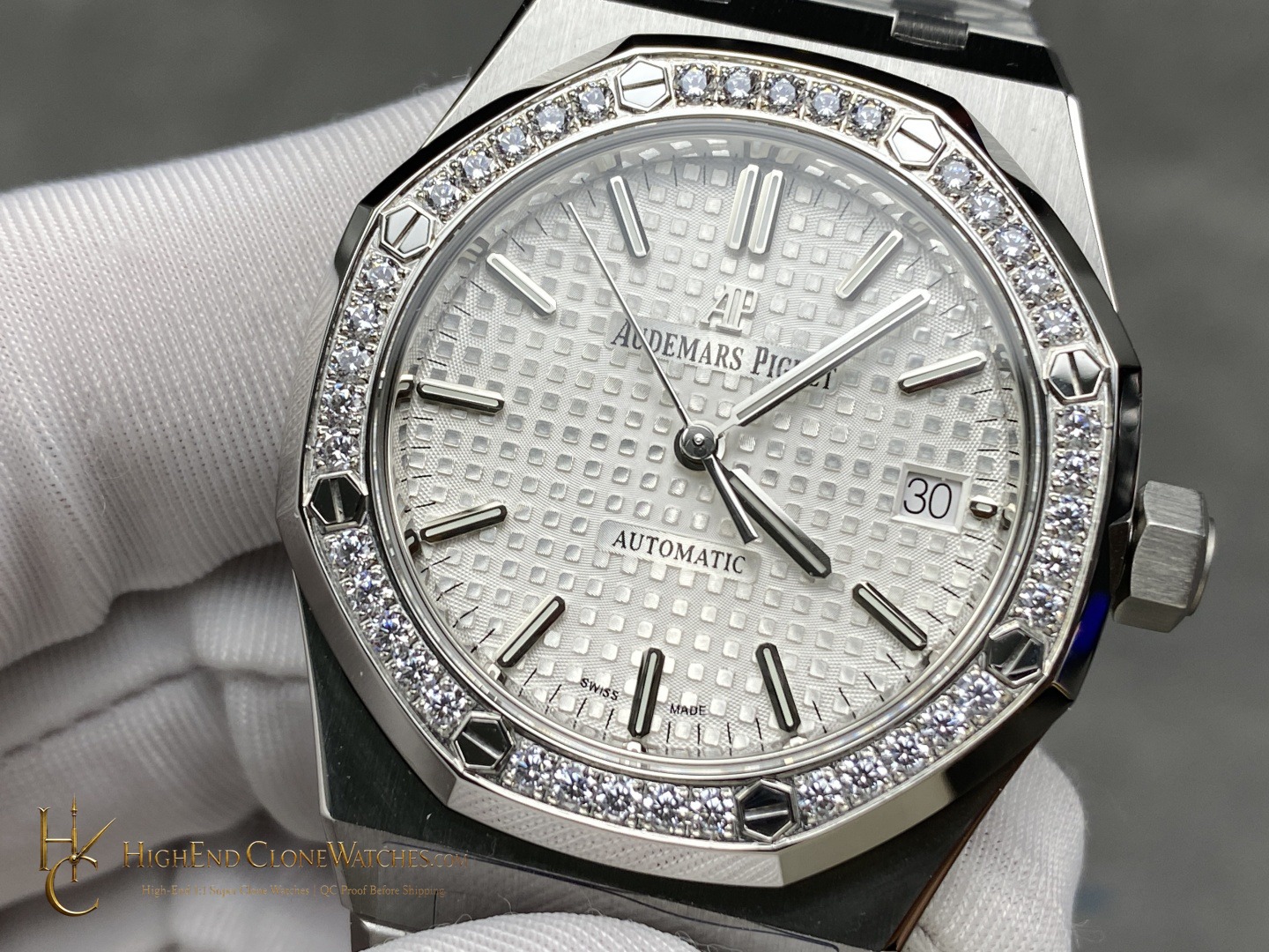 Audemars Piguet Royal Oak 15453 White Dial 37mm super clone watch bezel detail