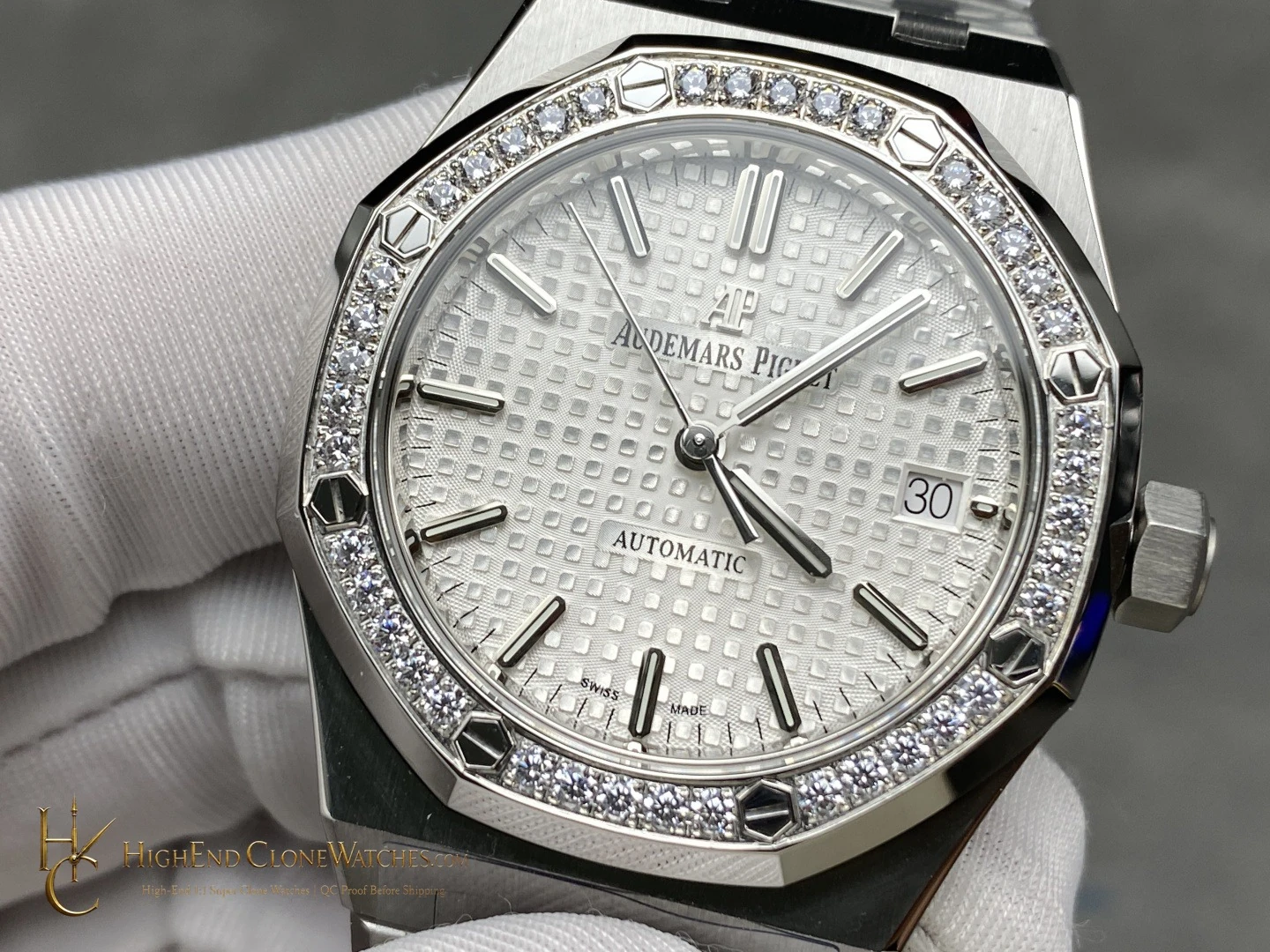 Audemars Piguet Royal Oak 15453 White Dial 37mm super clone watch bezel detail