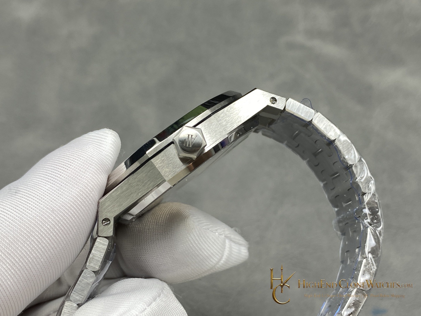 Audemars Piguet Royal Oak 15453 White Dial 37mm super clone watch clasp detail