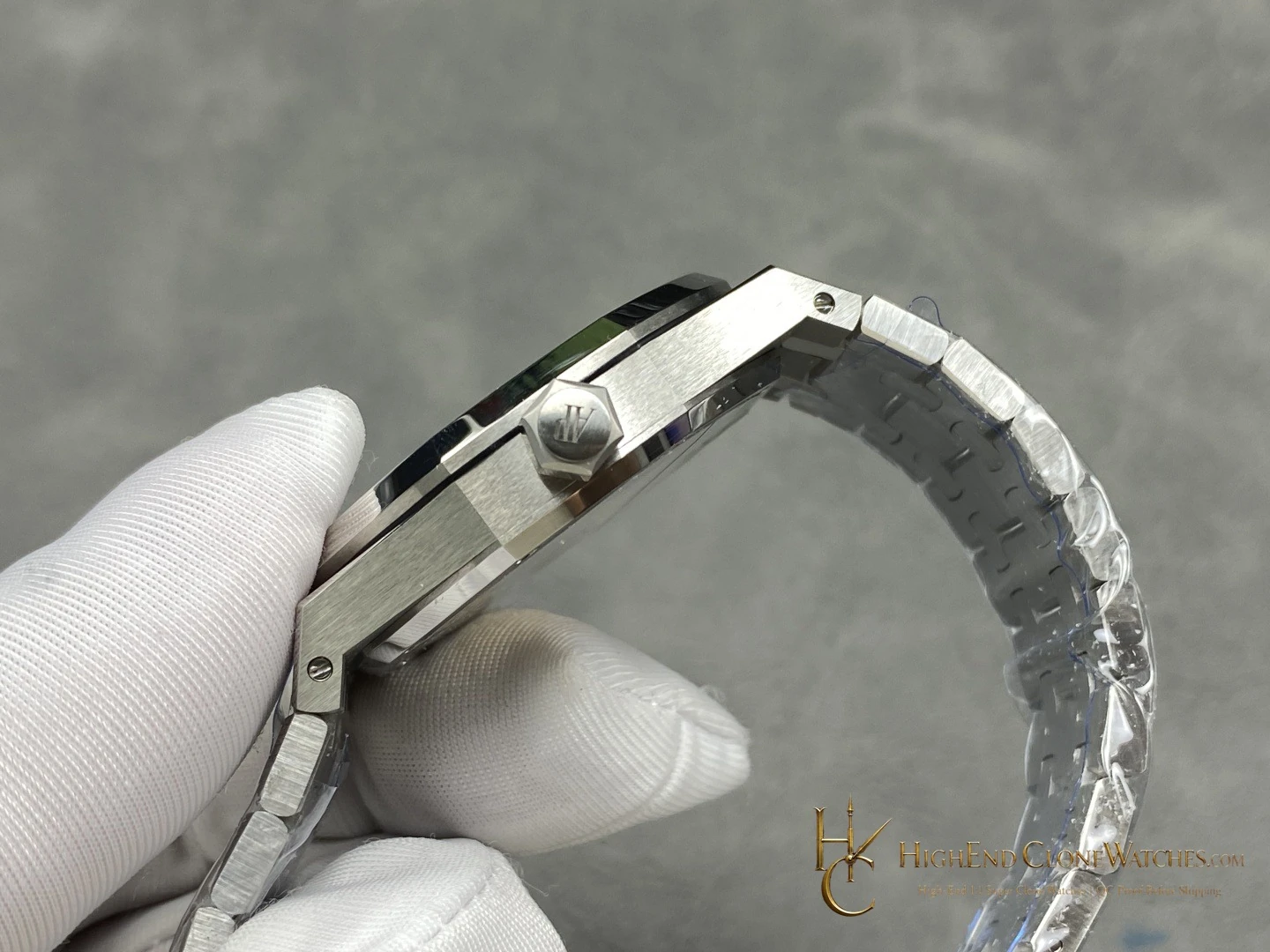 Audemars Piguet Royal Oak 15453 White Dial 37mm super clone watch clasp detail