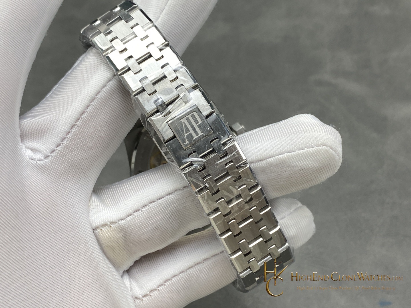 Audemars Piguet Royal Oak 15453 White Dial 37mm super clone watch caseback detail