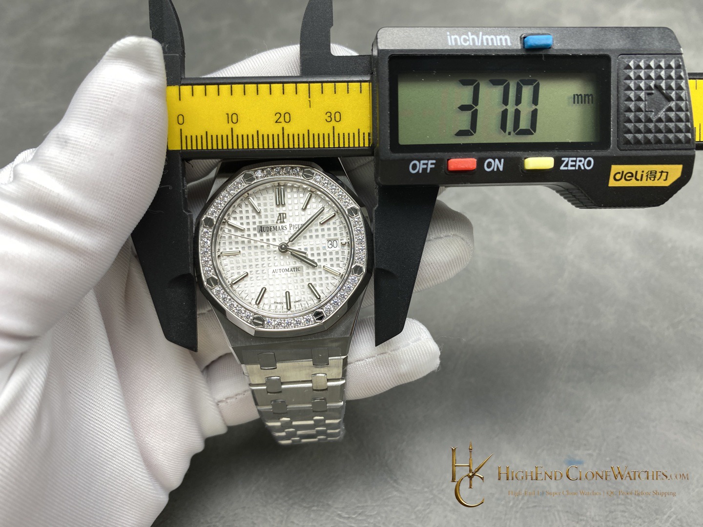Audemars Piguet Royal Oak 15453 White Dial 37mm super clone watch wrist shot
