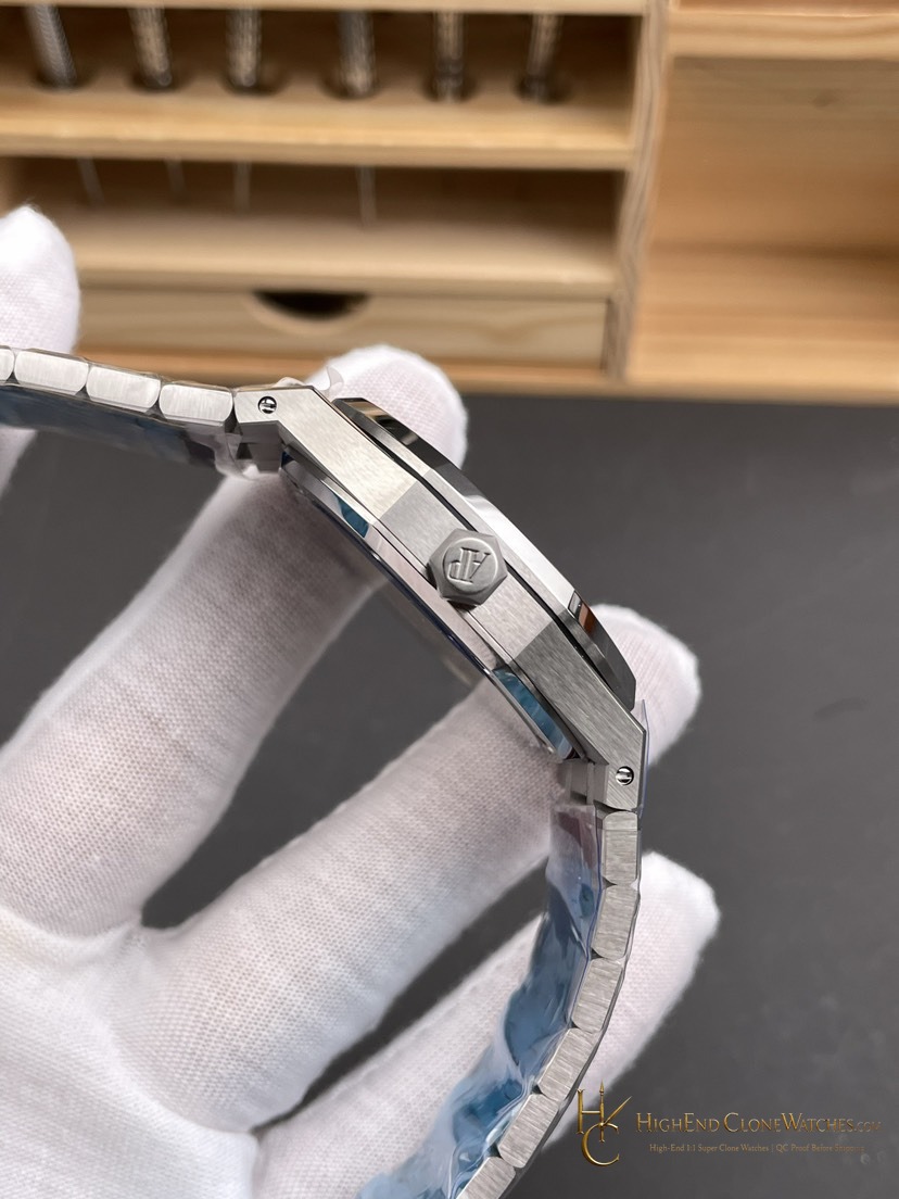 Audemars Piguet Royal Oak 15500 Blue Dial super clone watch bracelet or strap fit