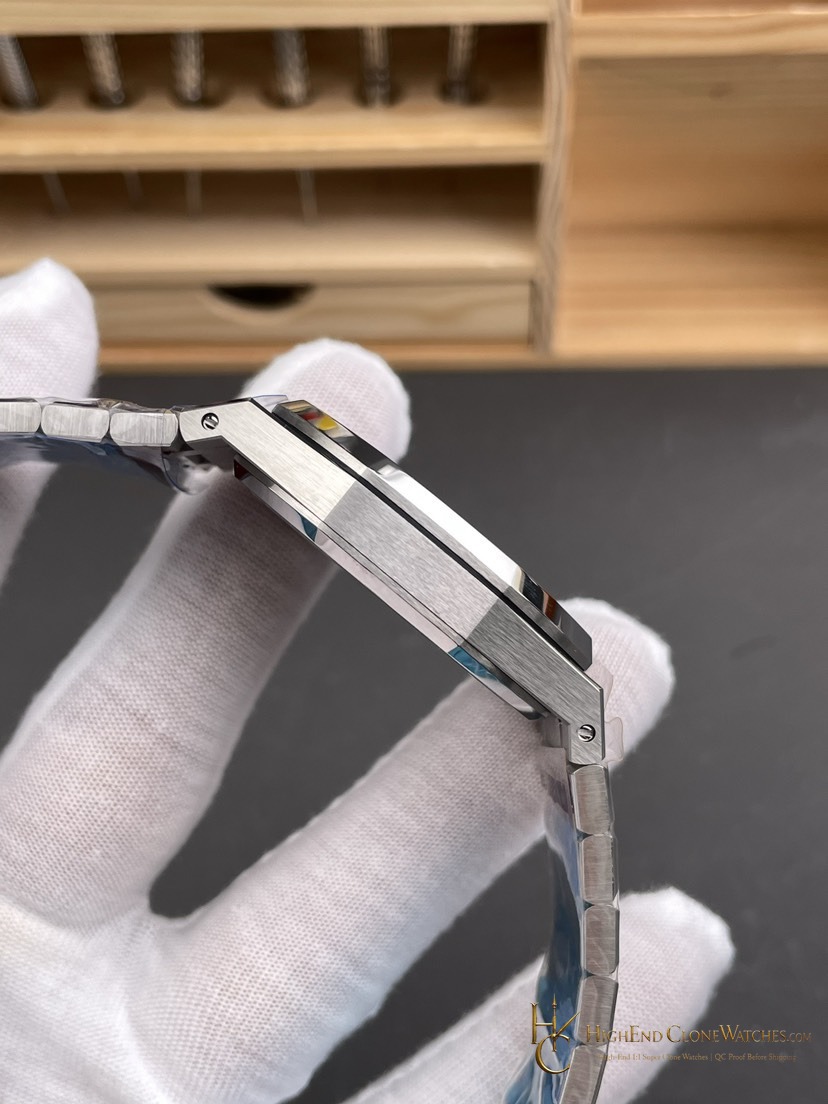 Audemars Piguet Royal Oak 15500 Blue Dial super clone watch clasp detail