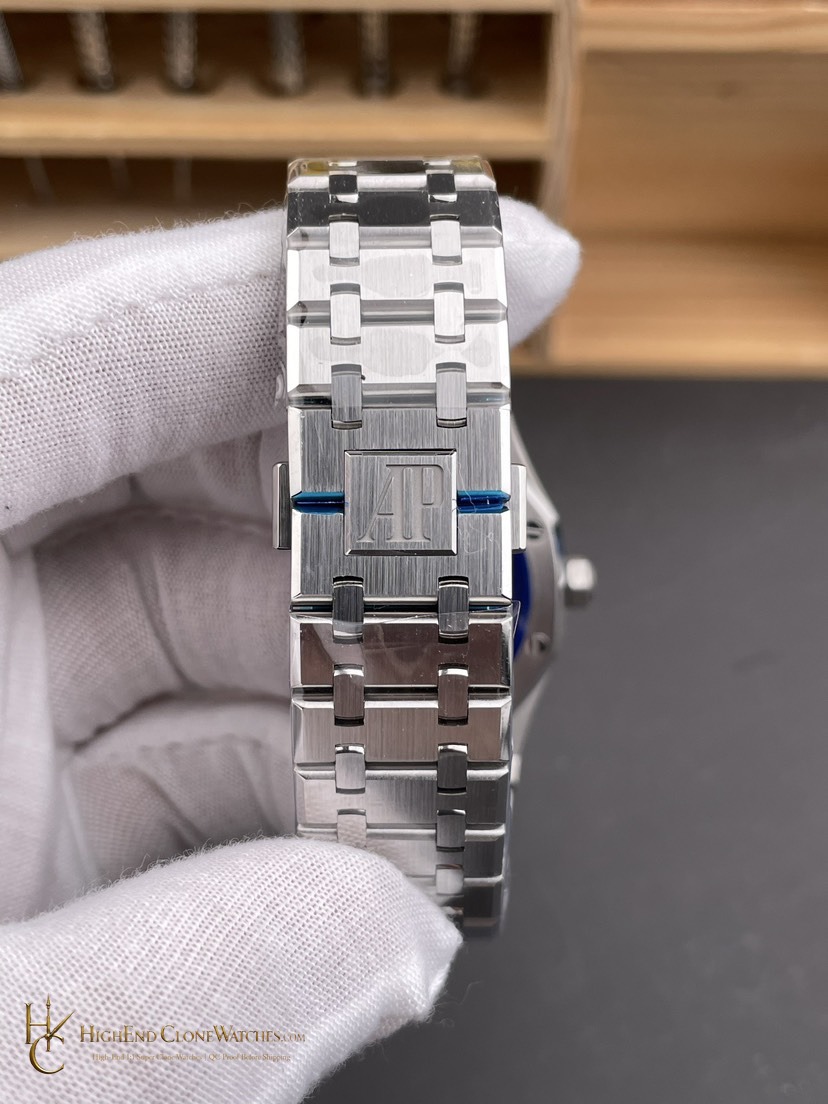 Audemars Piguet Royal Oak 15500 Blue Dial super clone watch wrist shot