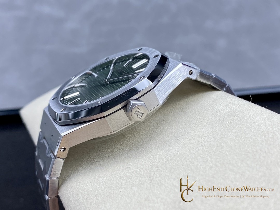 Audemars Piguet Royal Oak 15510 Green Dial 41mm Selfwinding super clone watch caseback detail