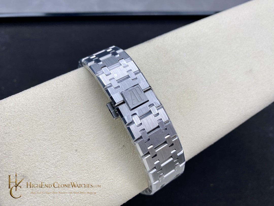 Audemars Piguet Royal Oak 15510 Green Dial 41mm Selfwinding super clone watch angled view