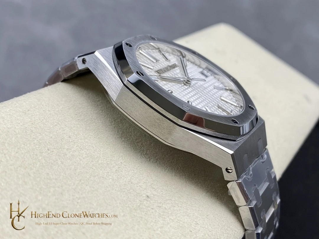 Audemars Piguet Royal Oak 15510 White Dial 41mm Selfwinding super clone watch clasp detail