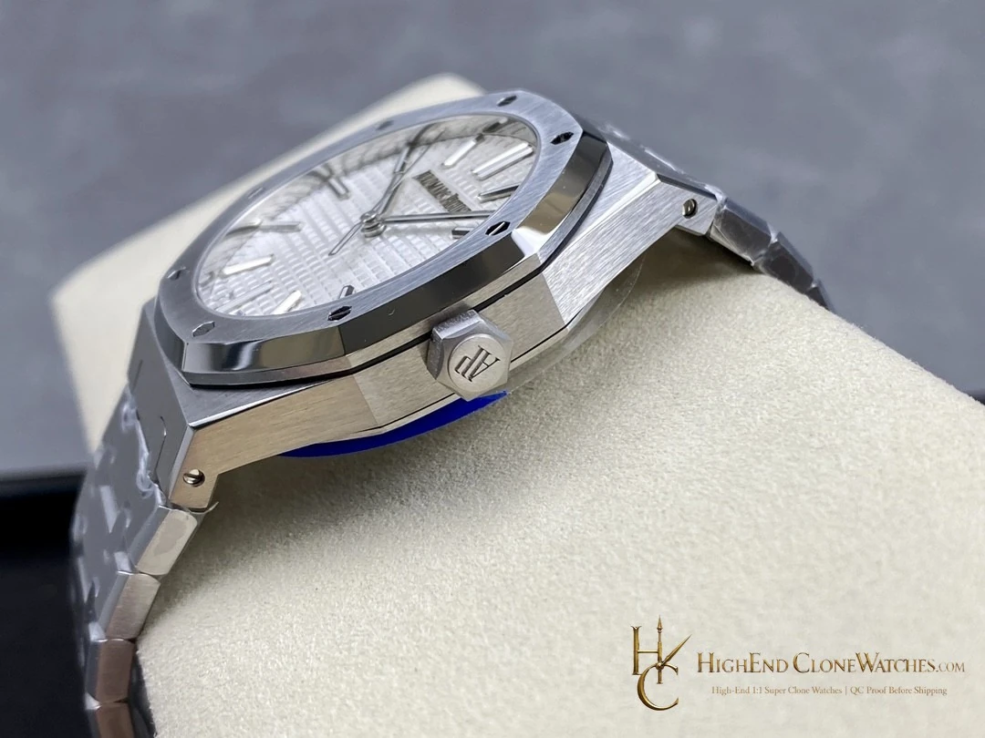Audemars Piguet Royal Oak 15510 White Dial 41mm Selfwinding super clone watch caseback detail