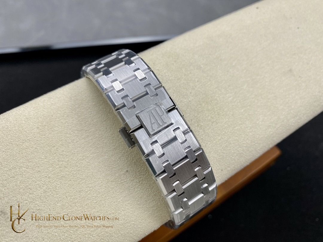 Audemars Piguet Royal Oak 15510 White Dial 41mm Selfwinding super clone watch angled view