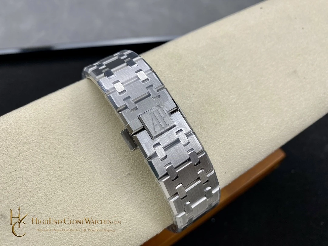 Audemars Piguet Royal Oak 15510 White Dial 41mm Selfwinding super clone watch angled view