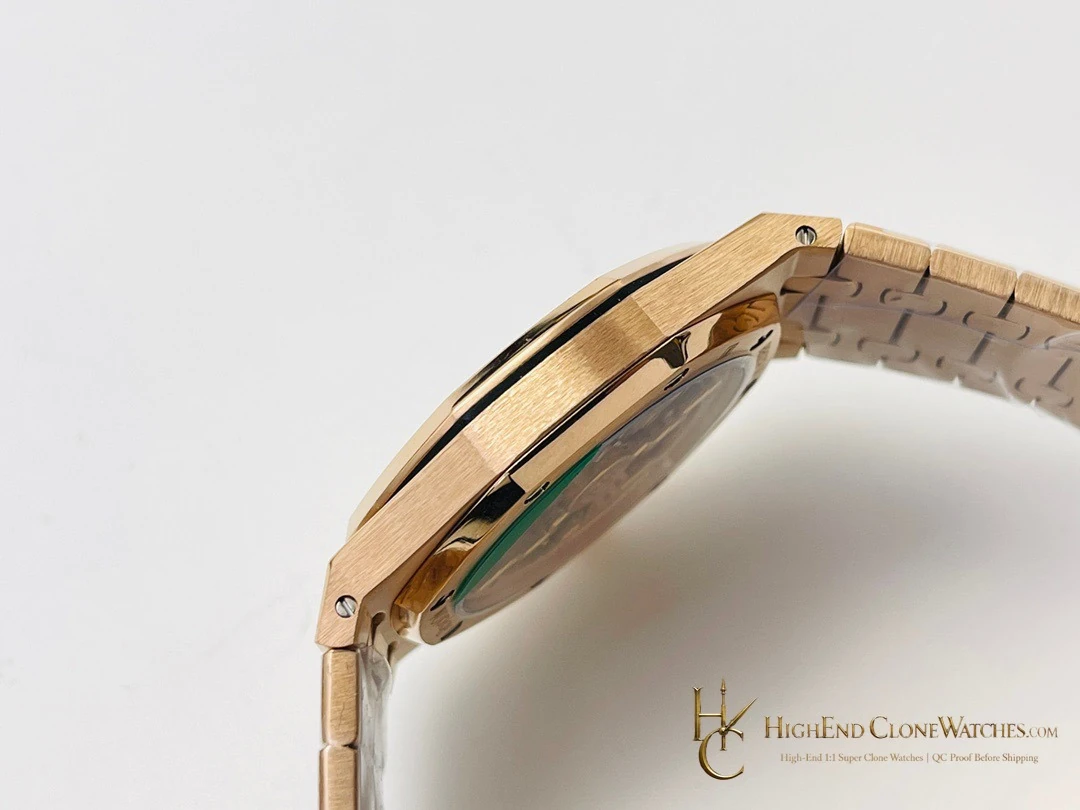 Audemars Piguet Royal Oak 18K Gold 15202BA 39mm super clone watch clasp detail