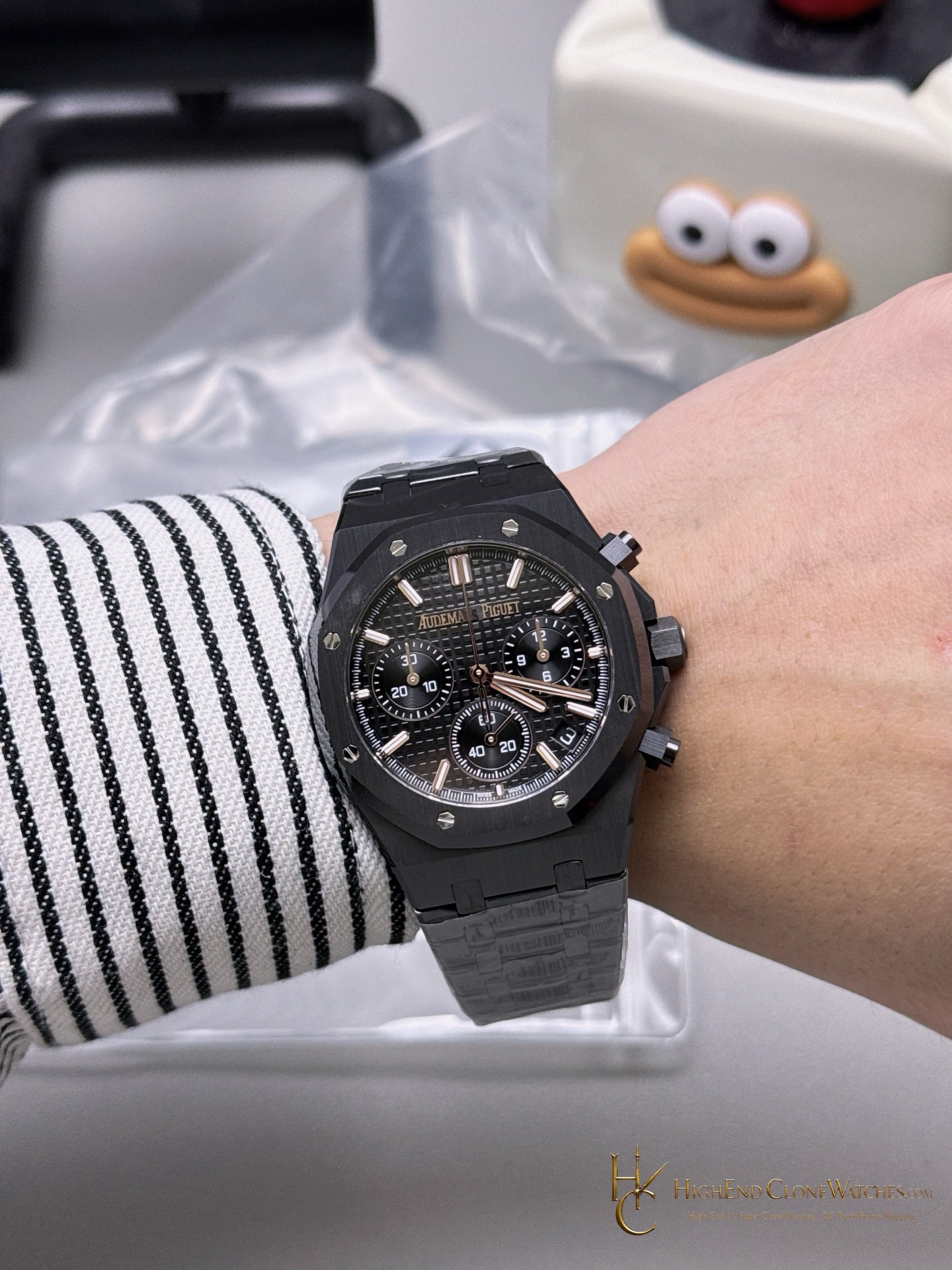Audemars Piguet Royal Oak All Black Dial 26240 Selfwinding Chronograph super clone watch clasp detail