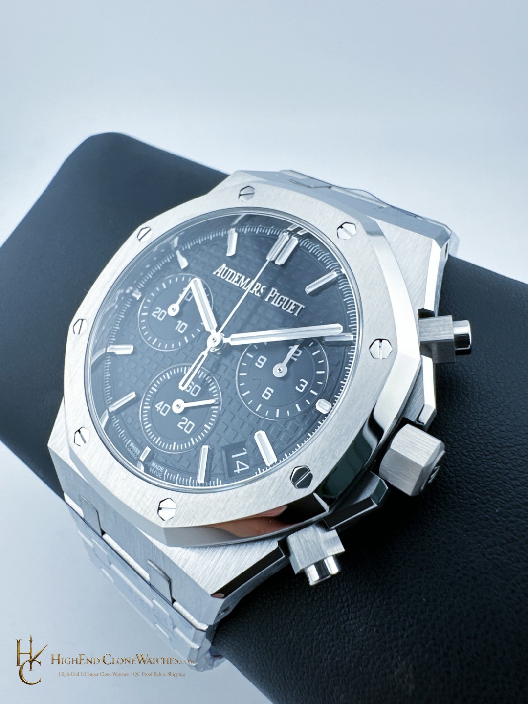 Audemars Piguet Royal Oak Black Dial 26240 Selfwinding Chronograph super clone watch caseback detail