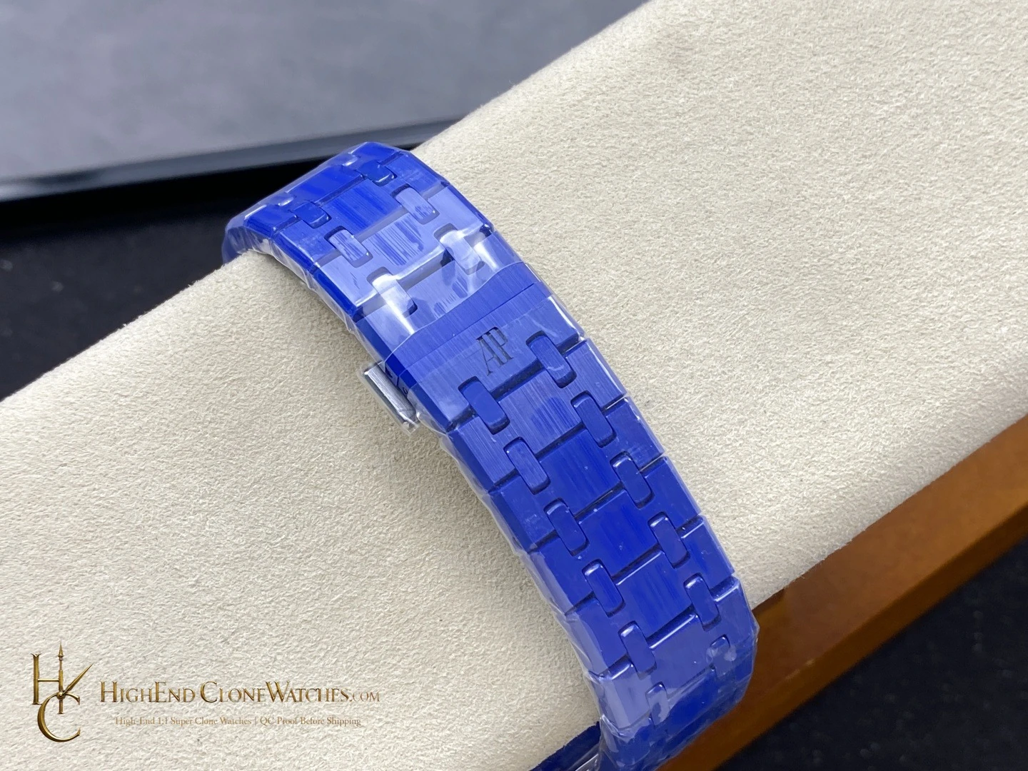 Audemars Piguet Royal Oak buckle or clasp detail super clone watch