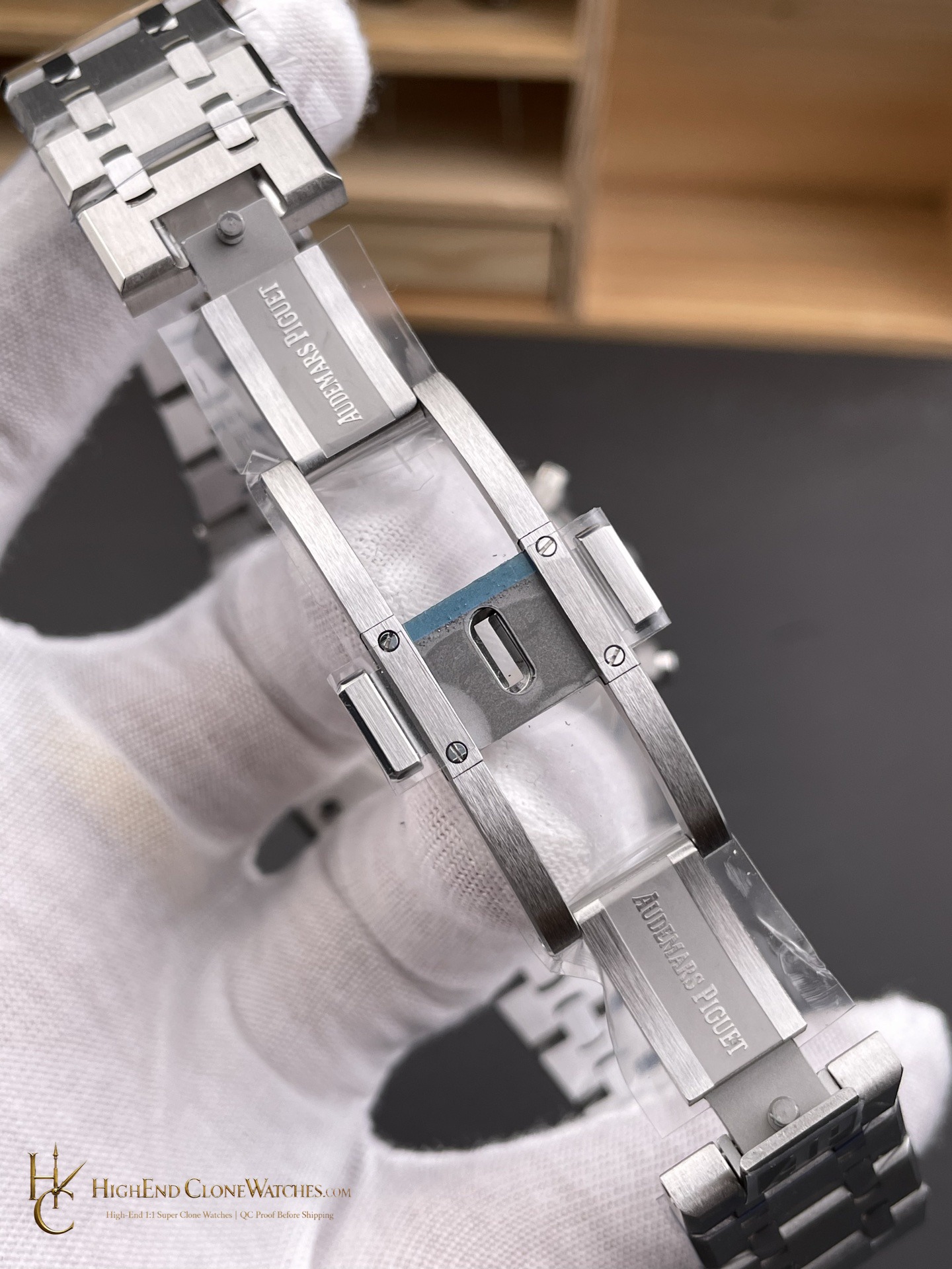 Audemars Piguet Royal Oak Chronograph 26331ST.OO.1220ST.01 Blue & Silver Dial 41mm super clone watch caseback detail
