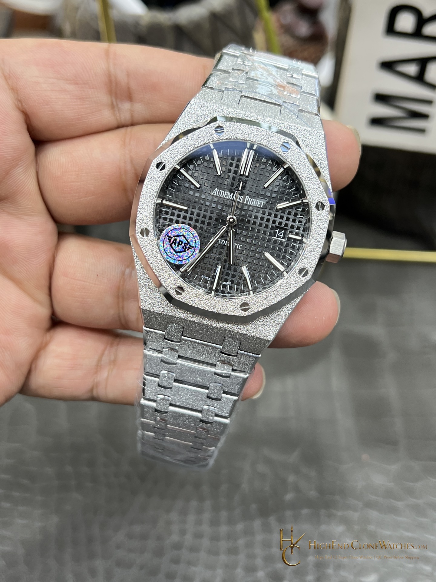 Audemars Piguet Royal Oak Frost 15400 Black Dial super clone watch bezel detail