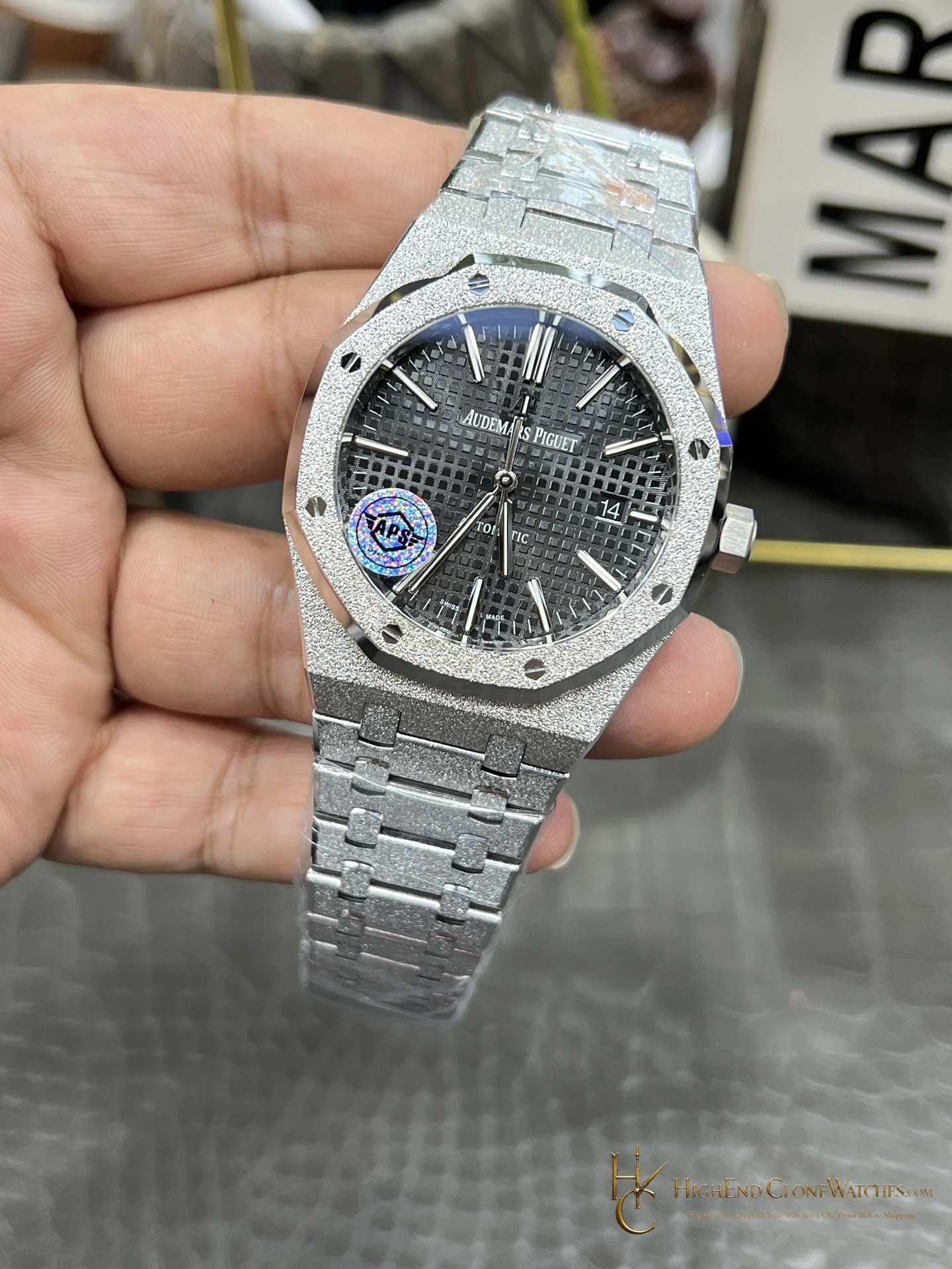 Audemars Piguet Royal Oak Frost 15400 Black Dial super clone watch bezel detail
