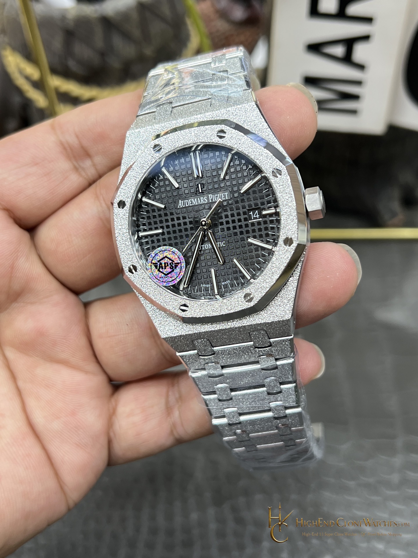 Audemars Piguet Royal Oak Frost 15400 Black Dial super clone watch bracelet or strap fit