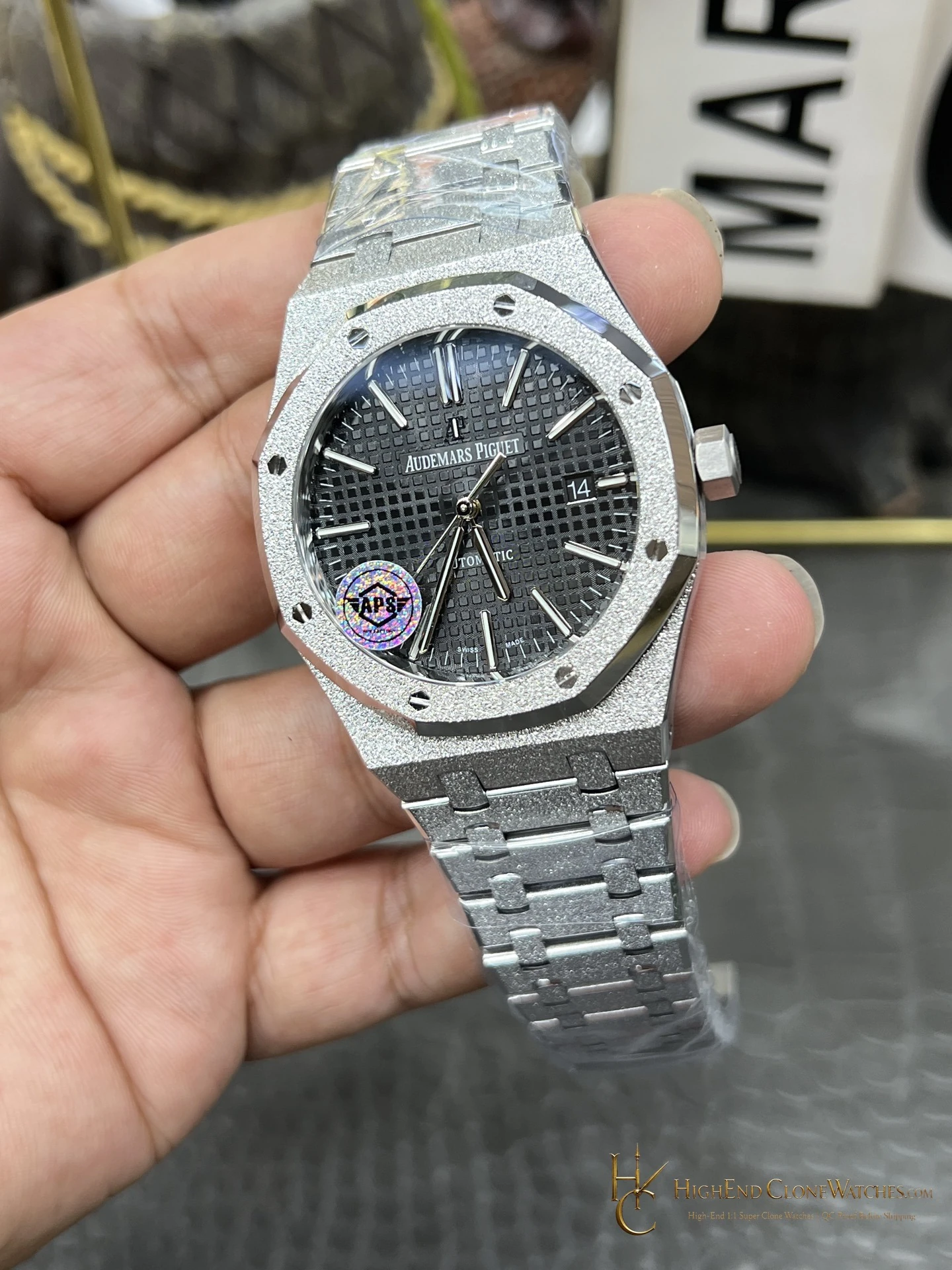 Audemars Piguet Royal Oak Frost 15400 Black Dial super clone watch bracelet or strap fit