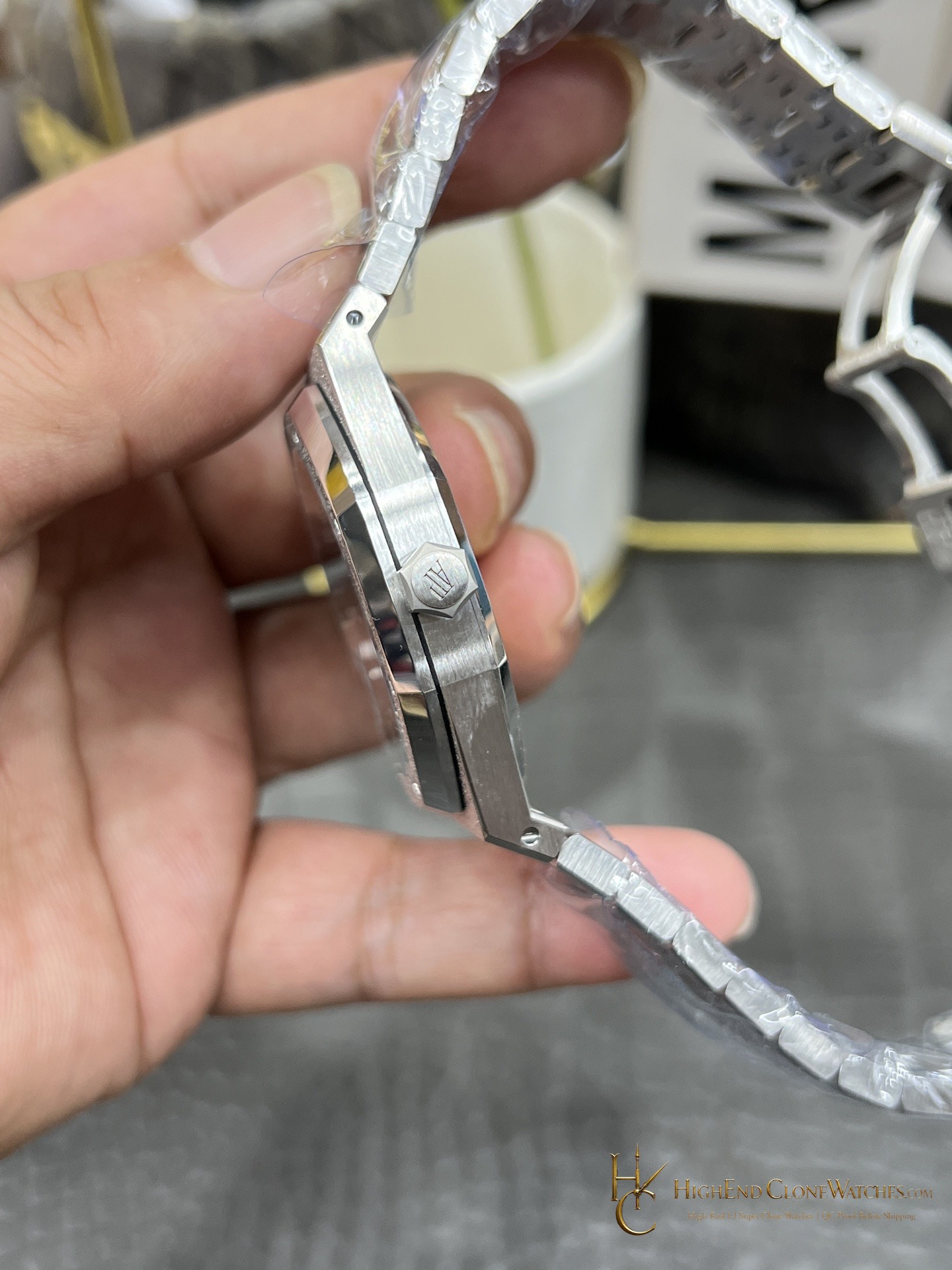 Audemars Piguet Royal Oak Frost 15400 Black Dial super clone watch clasp detail