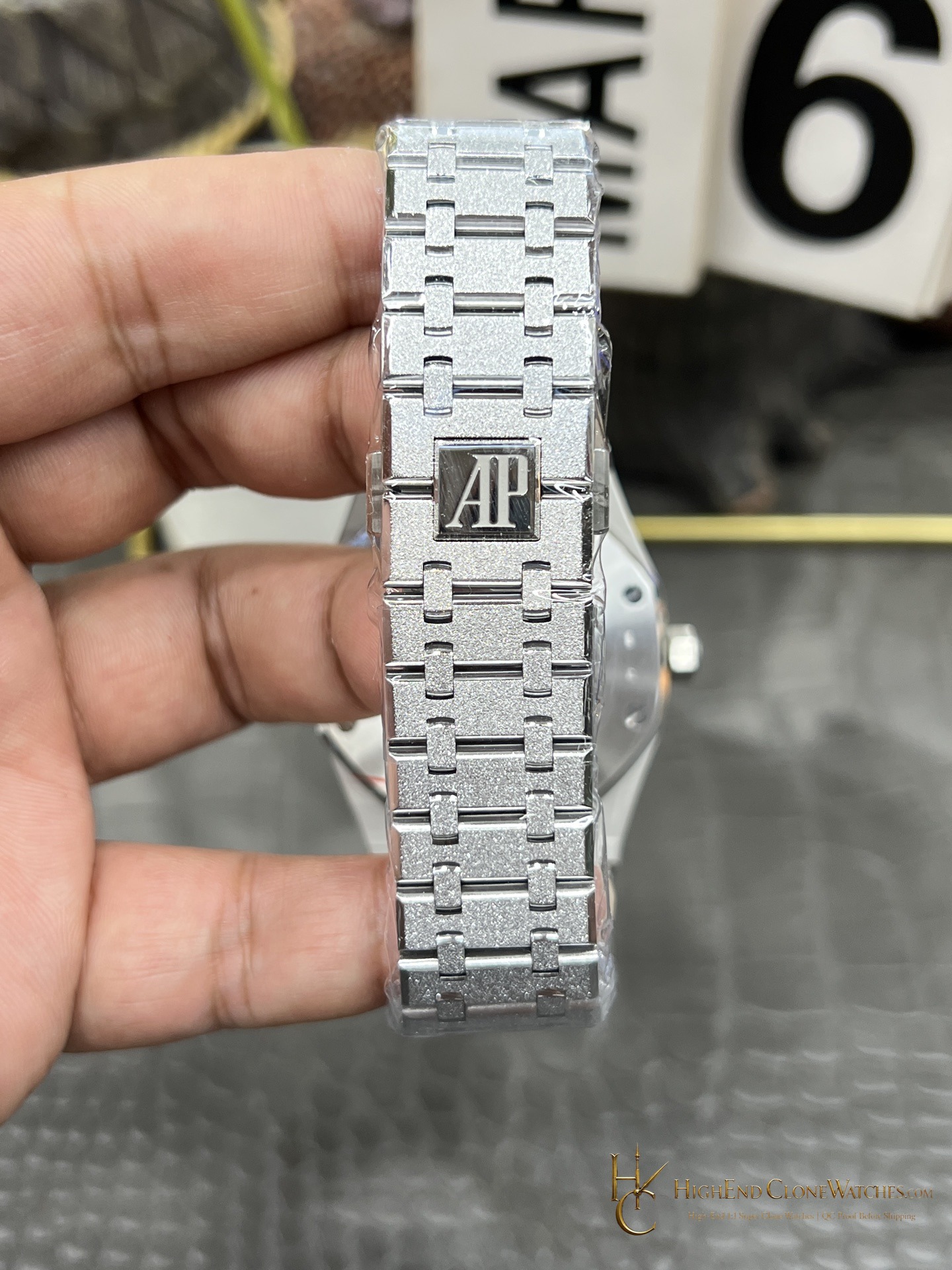 Audemars Piguet Royal Oak Frost 15400 Black Dial super clone watch angled view