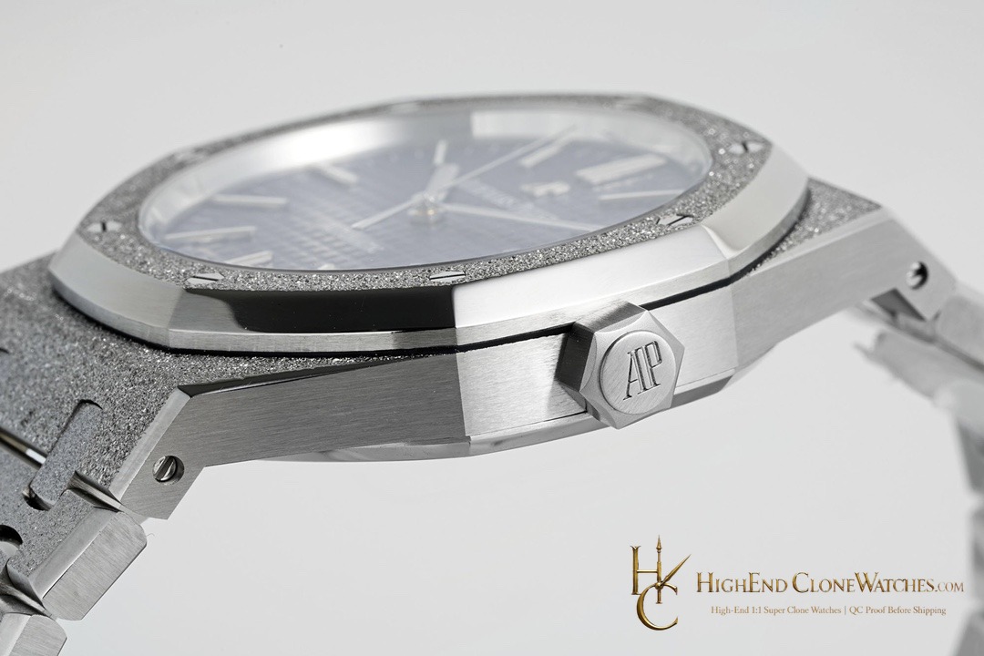 Audemars Piguet Royal Oak Frost 15400 Blue Dial super clone watch caseback detail