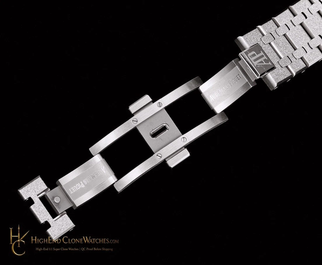 Audemars Piguet Royal Oak Frost 15400 Grey Dial super clone watch wrist shot