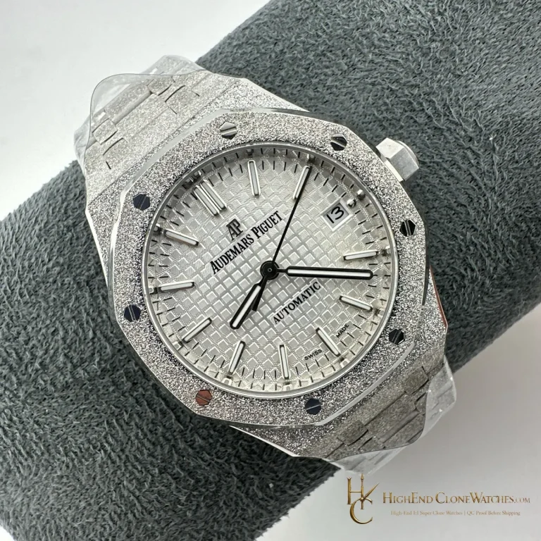 Audemars Piguet Royal Oak Frost 15400 White Dial super clone watch dial detail