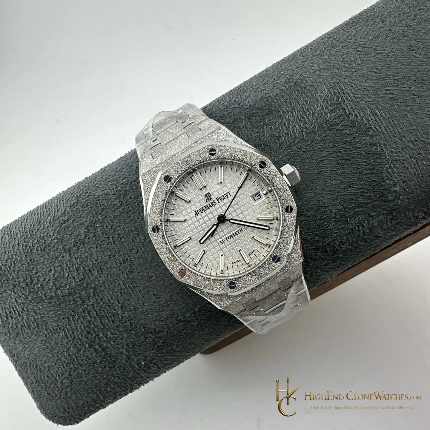 Audemars Piguet Royal Oak Frost 15400 White Dial super clone watch side case profile