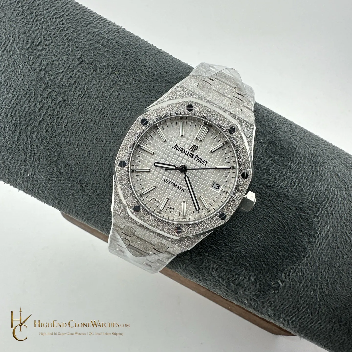 Audemars Piguet Royal Oak Frost 15400 White Dial super clone watch bracelet or strap fit